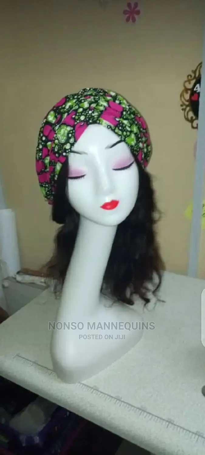 Long Neck White Plastic Hats Mannequins