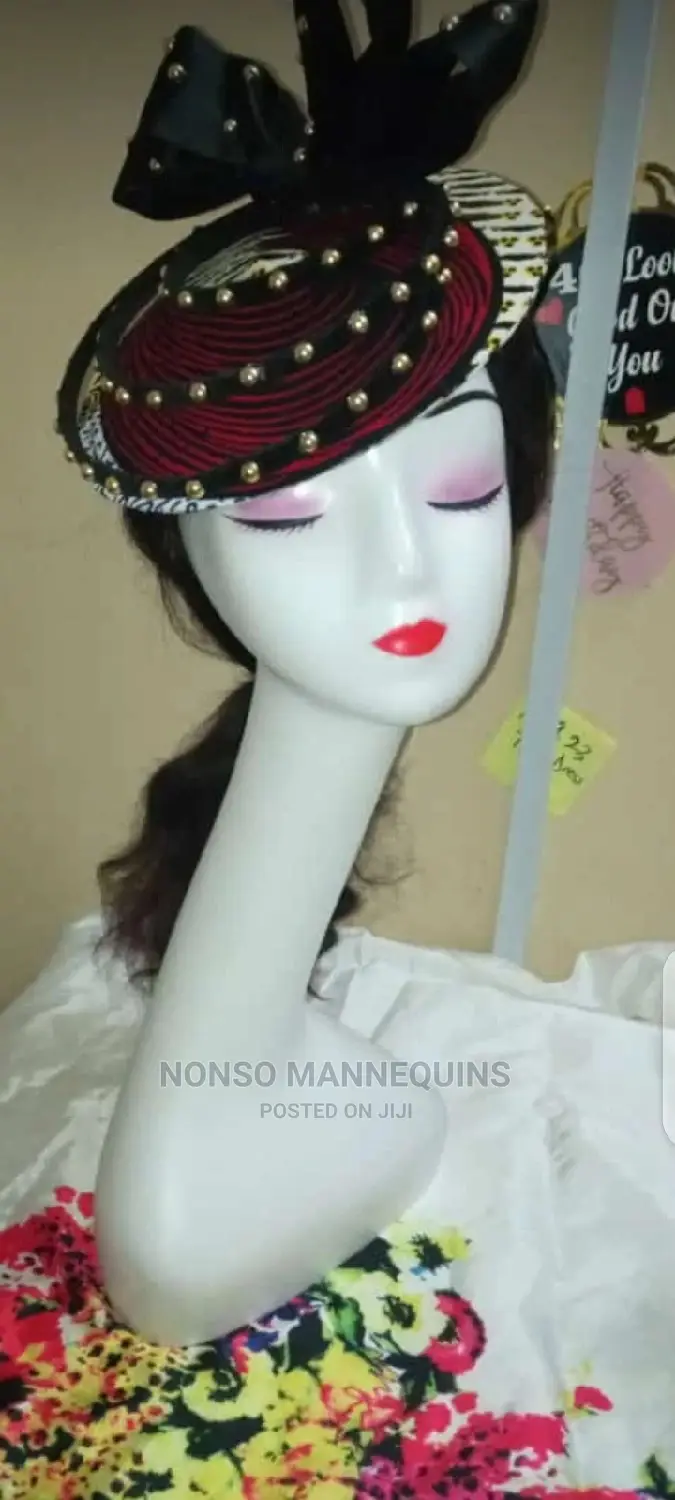 Long Neck White Plastic Hats Mannequins