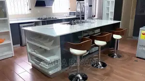 Kitchen Cabinet Witg Quarts Marble