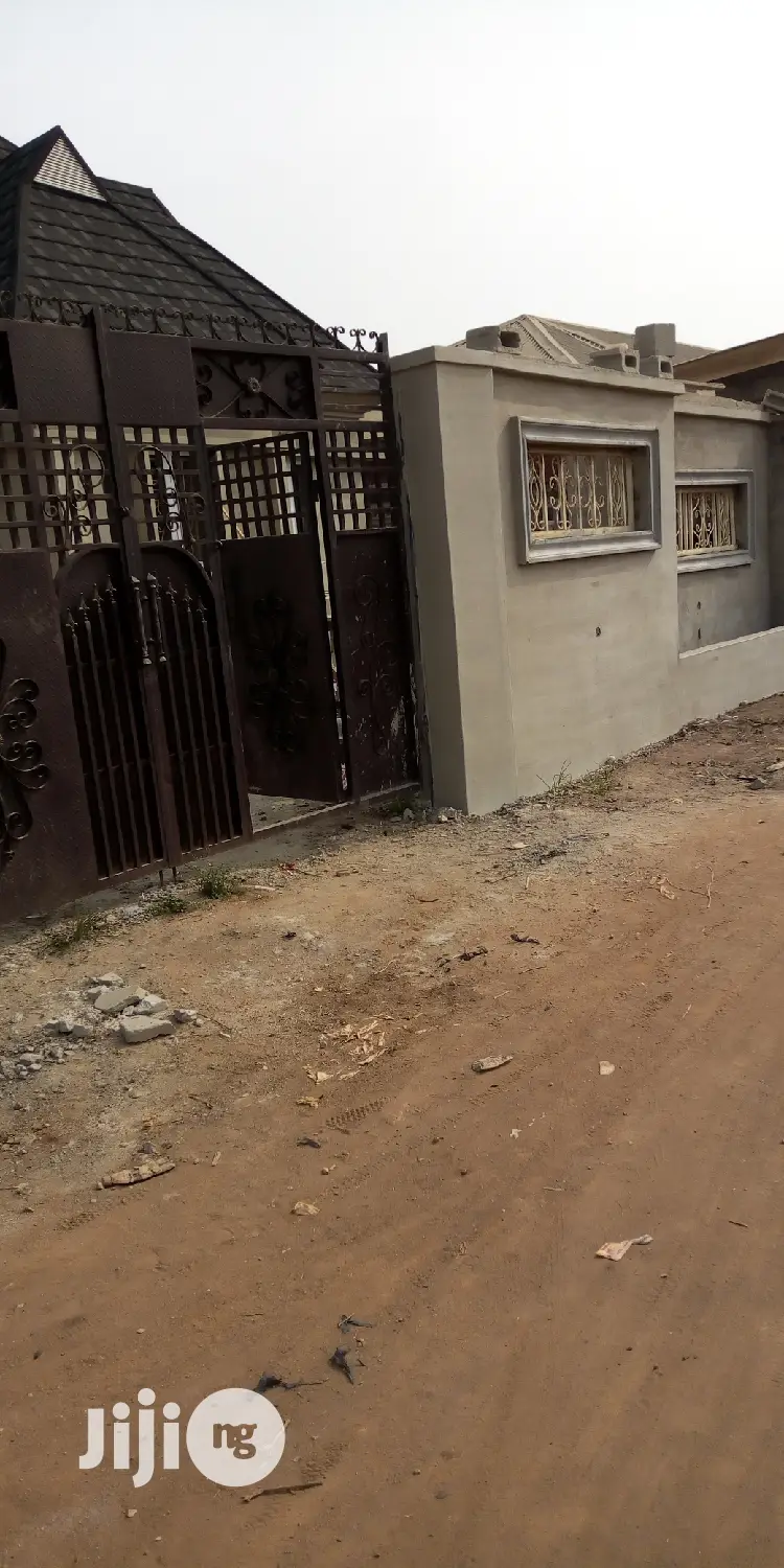 Professional Bricklayerwork/Plasterwork/Floorwork