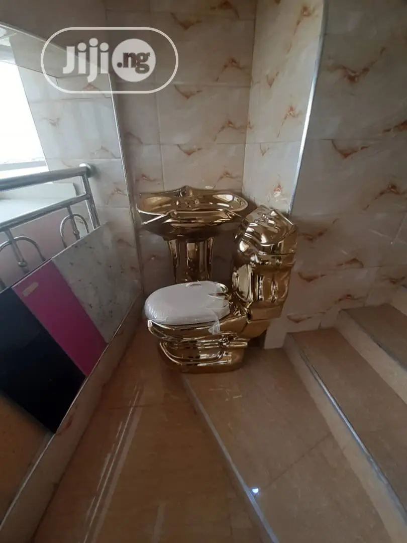 Gold Toilet Set