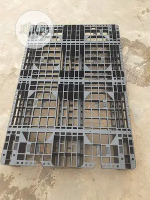 Photo - 120 X 80cm Medium Duty Plastic Pallets