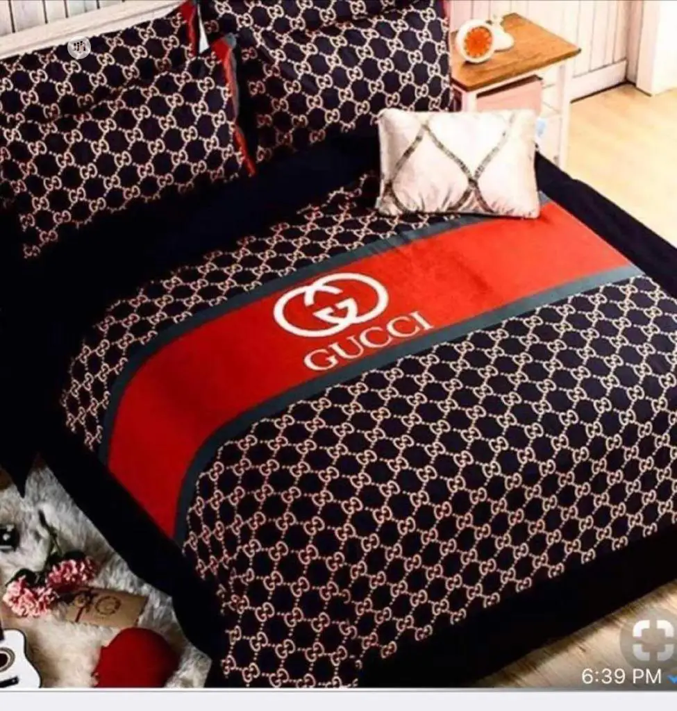 Designer's Duvet, Bedsheet With 4 Pillow Cases