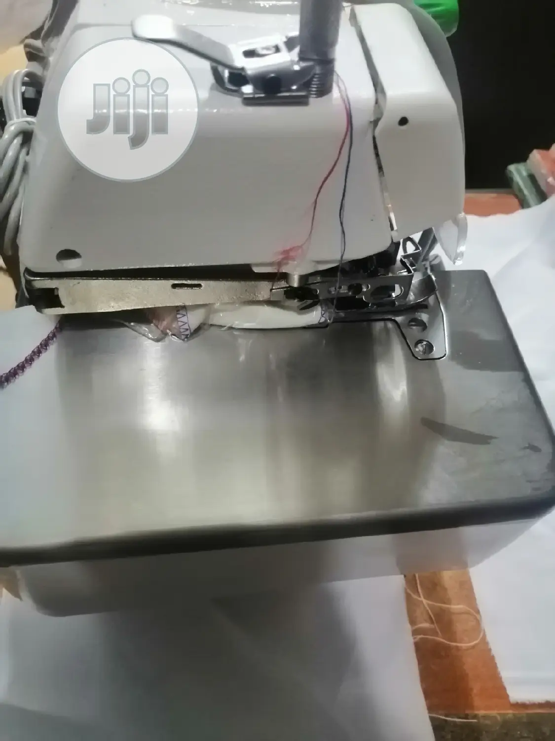 Hudong Direct Drive Overlocking Machine.