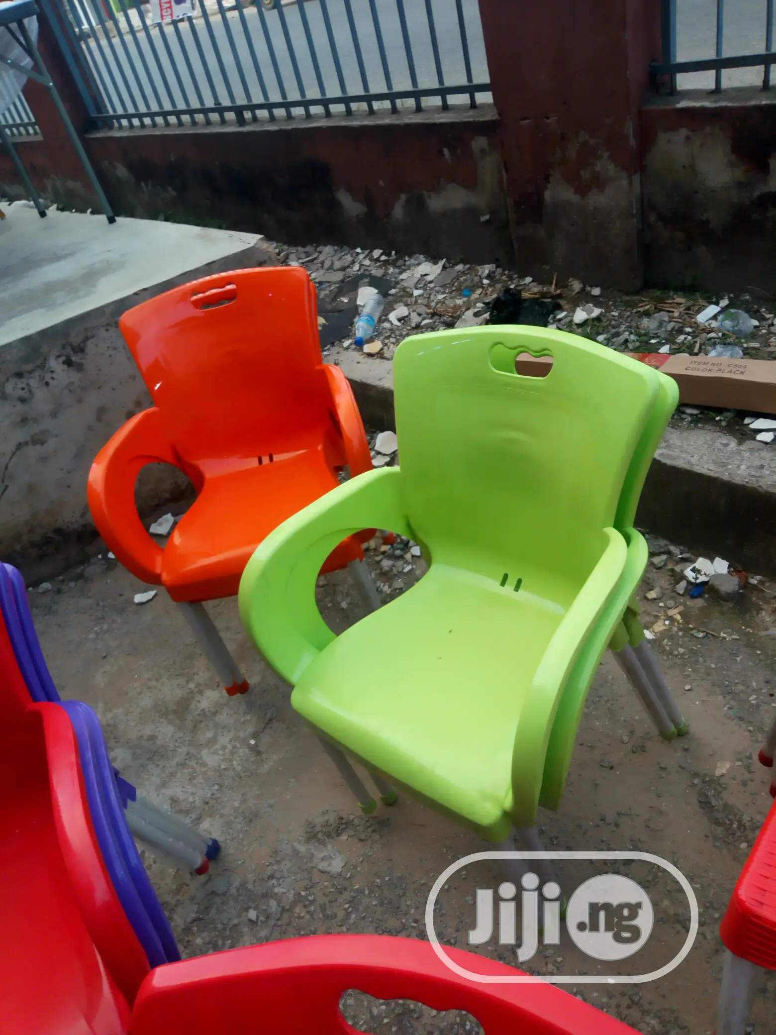 Strong Iron Leg Plastic Chair With Arm Rest