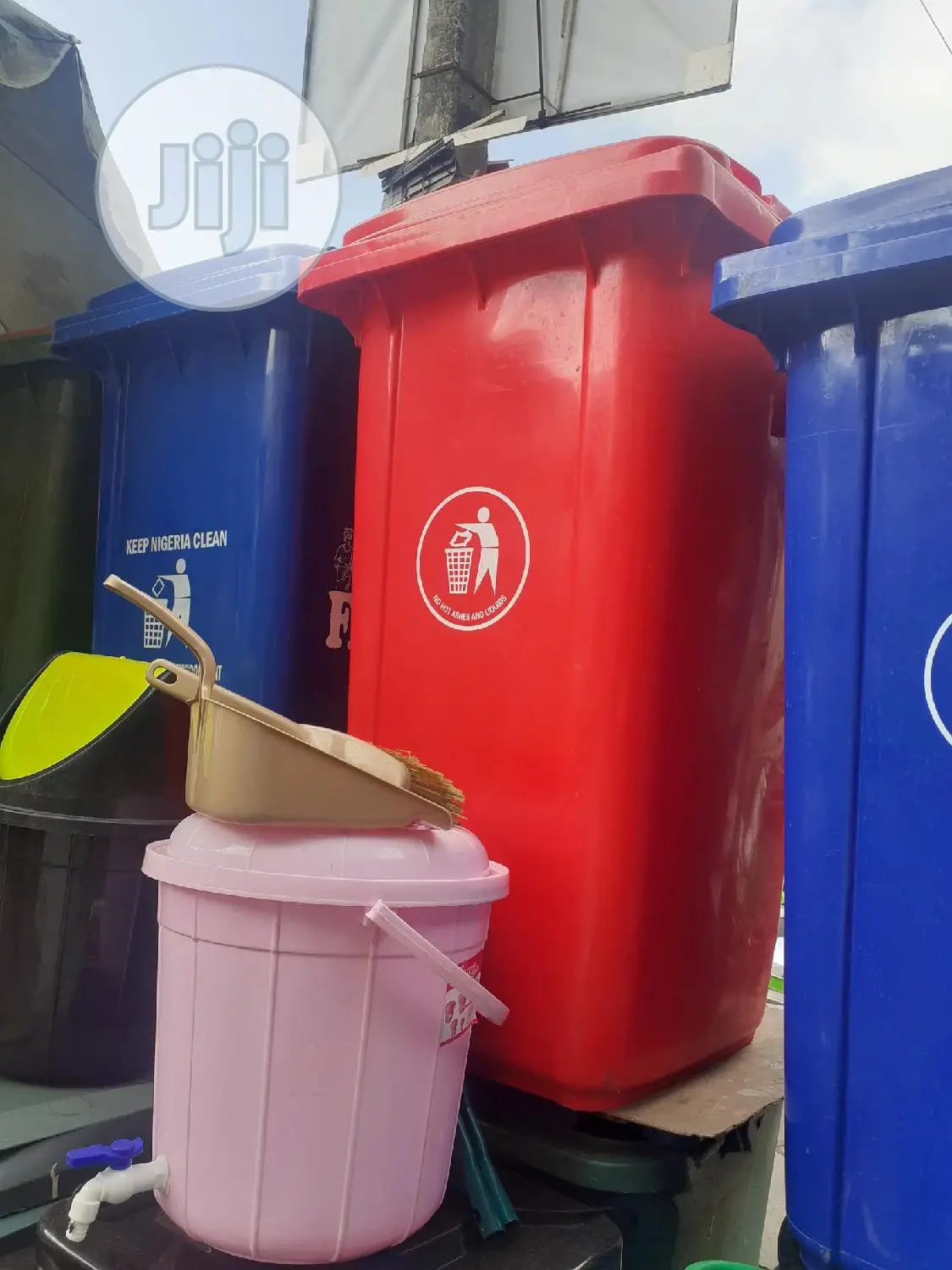240liter Moveable Waste Bin