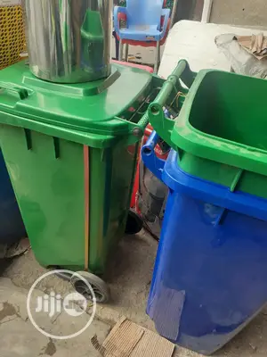 240liter Moveable Waste Bin