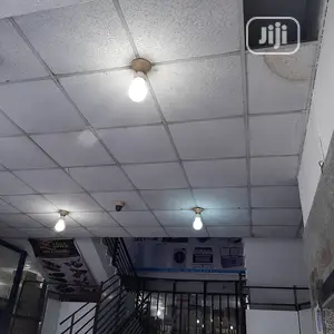 Suspended Ceiling/Pop/Woodenfloor/Windowblinds