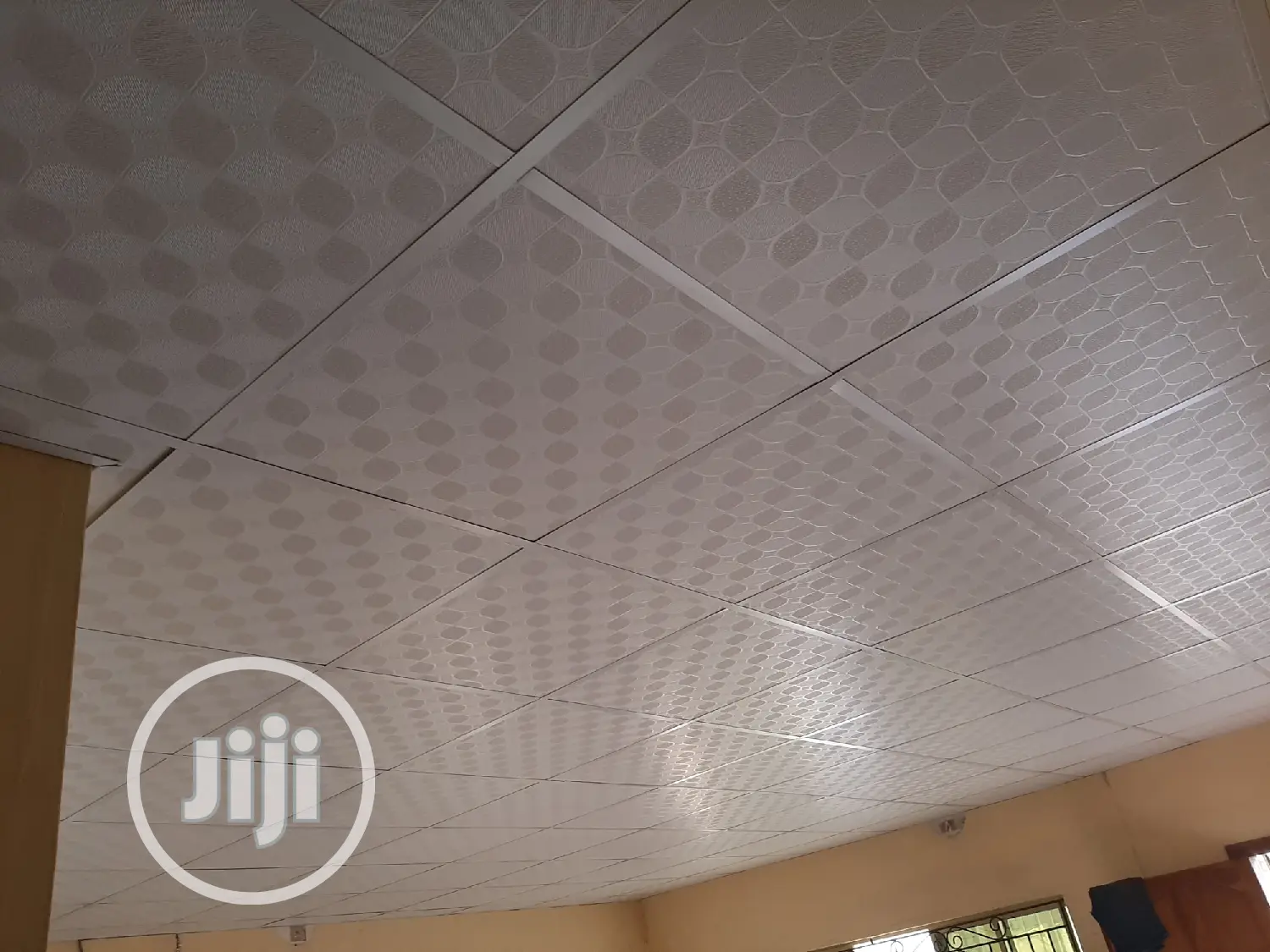 Suspending Ceiling, Dryway Plasterboard, Wooden Floor.