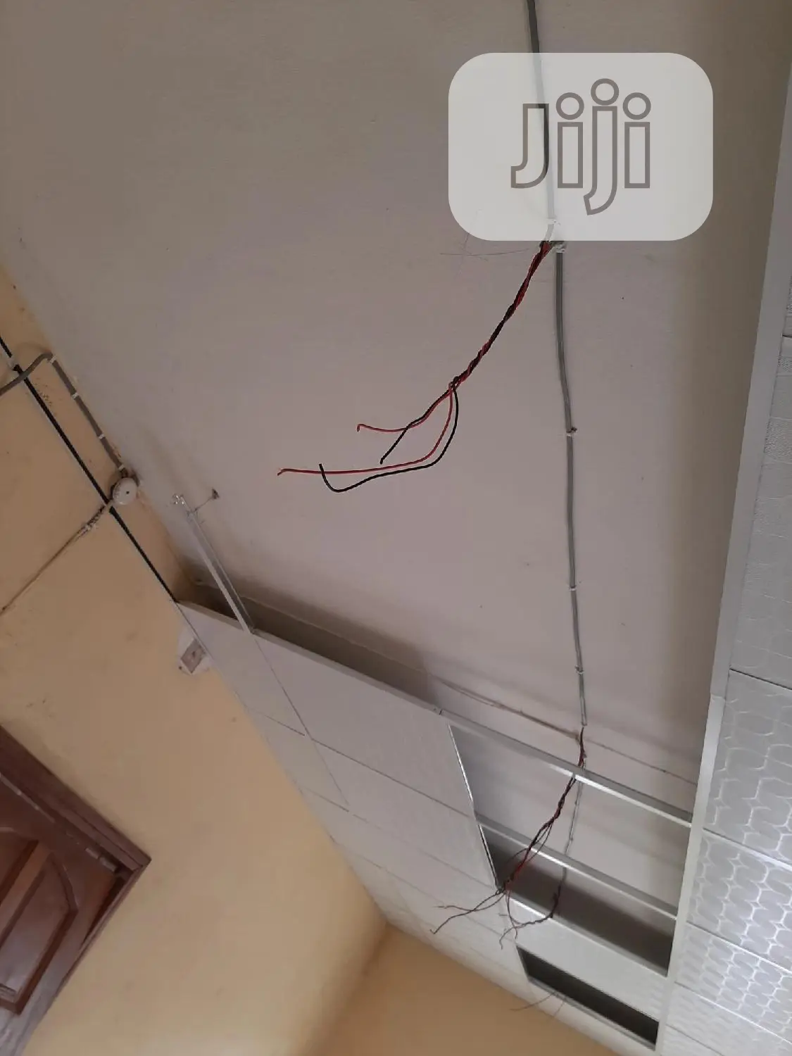 Suspending Ceiling, Dryway Plasterboard, Wooden Floor.