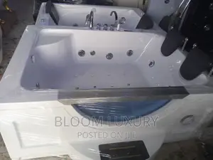 England Jacuzzi Bathtub With Glass