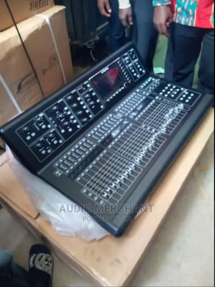 Midas M32 Digital Mixer