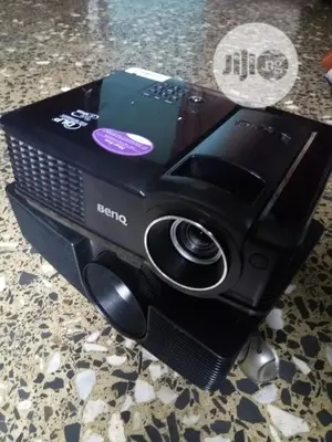 Clean Hdmi Benq 3000 Lumens Projector in Lagos