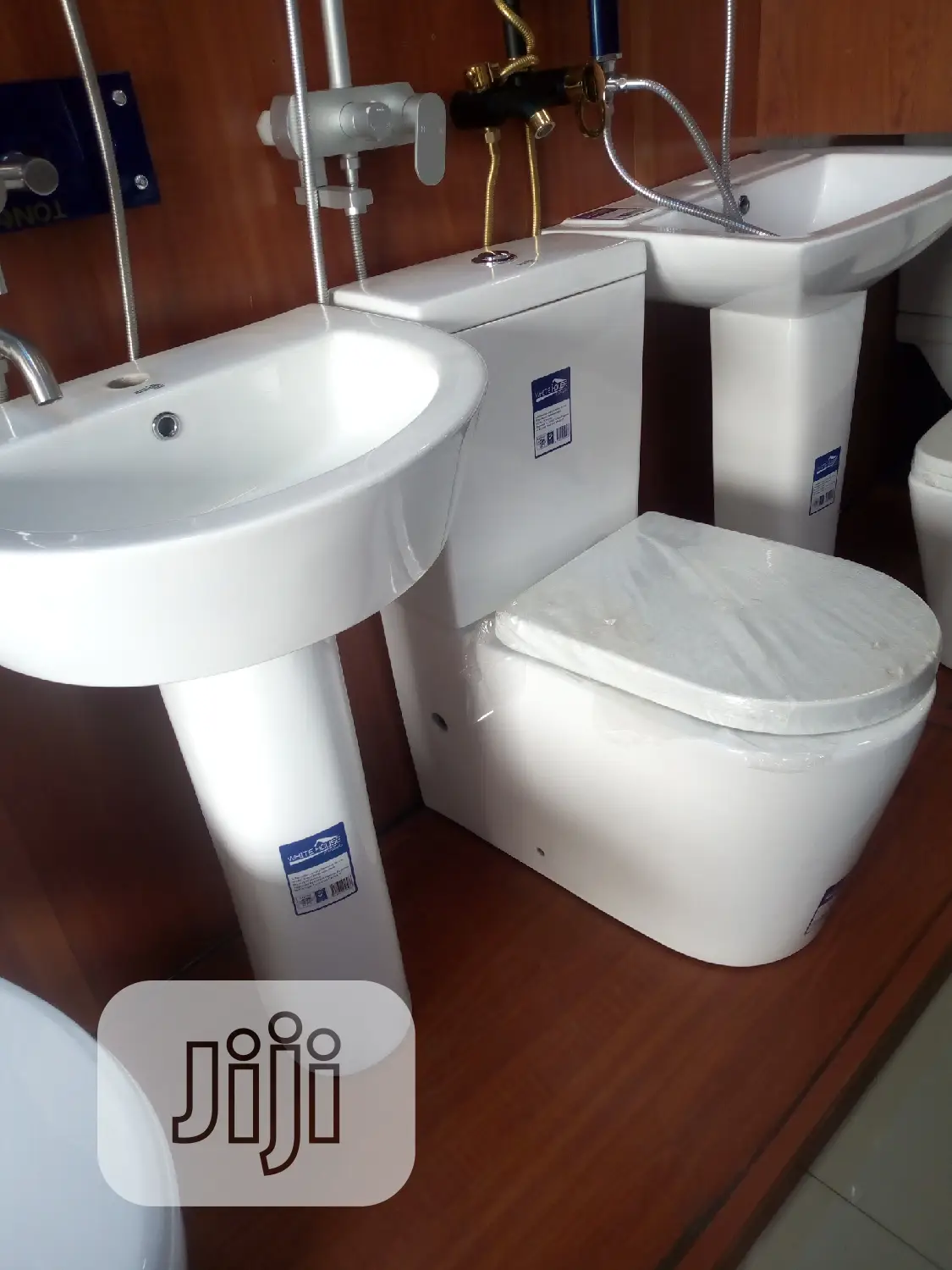 Executive England Set With Wash Hand Basin