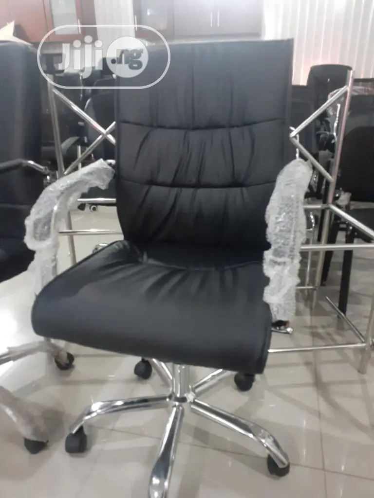 107 Medium Executive Chair