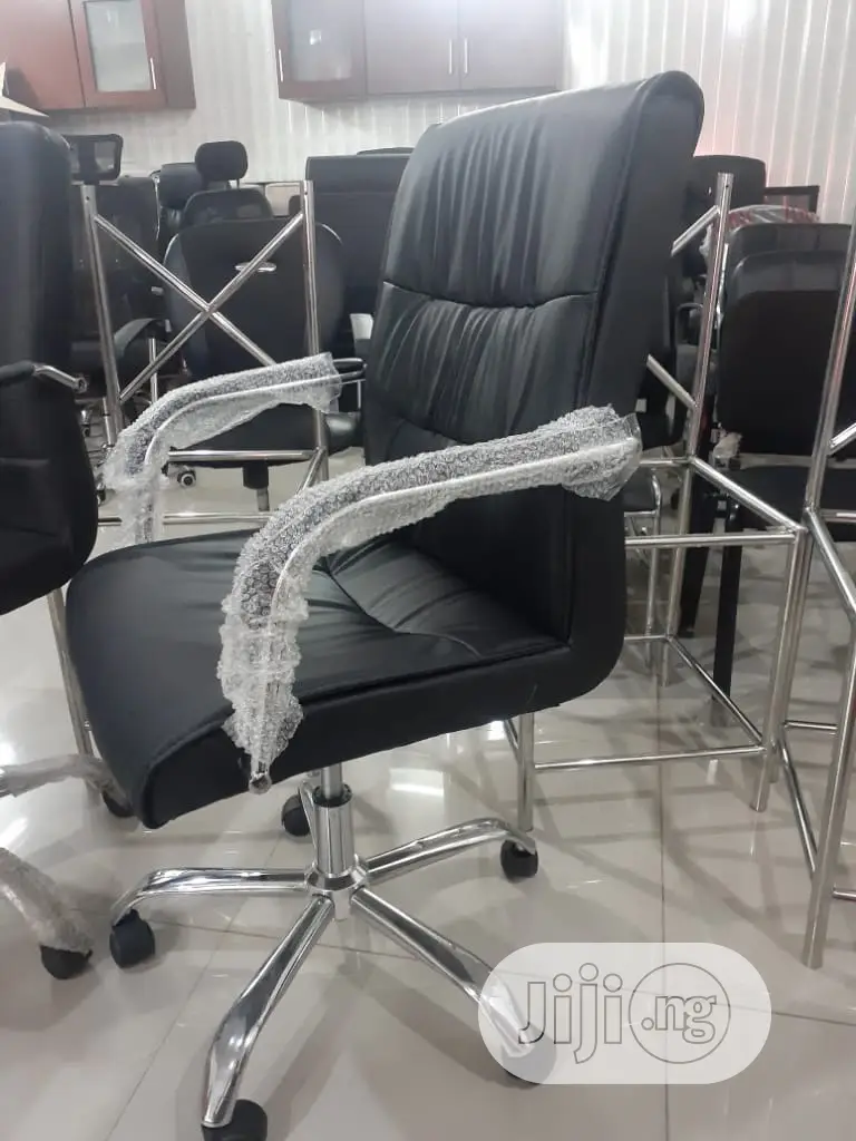 107 Medium Executive Chair