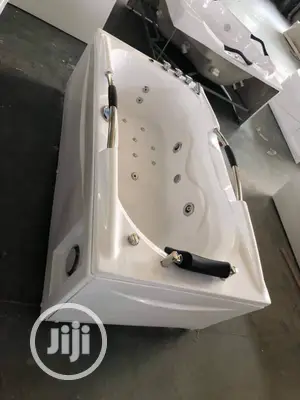 Single Jacuzzi