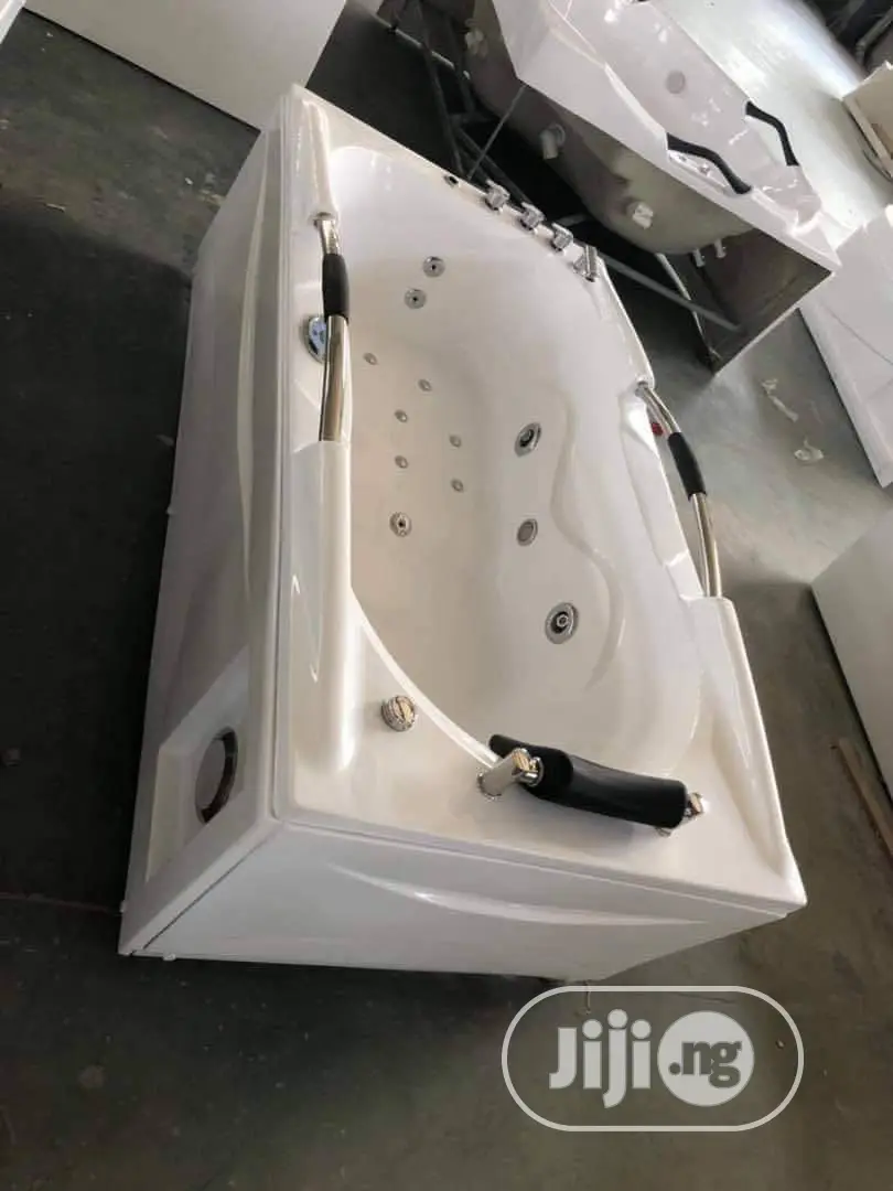 Single Jacuzzi