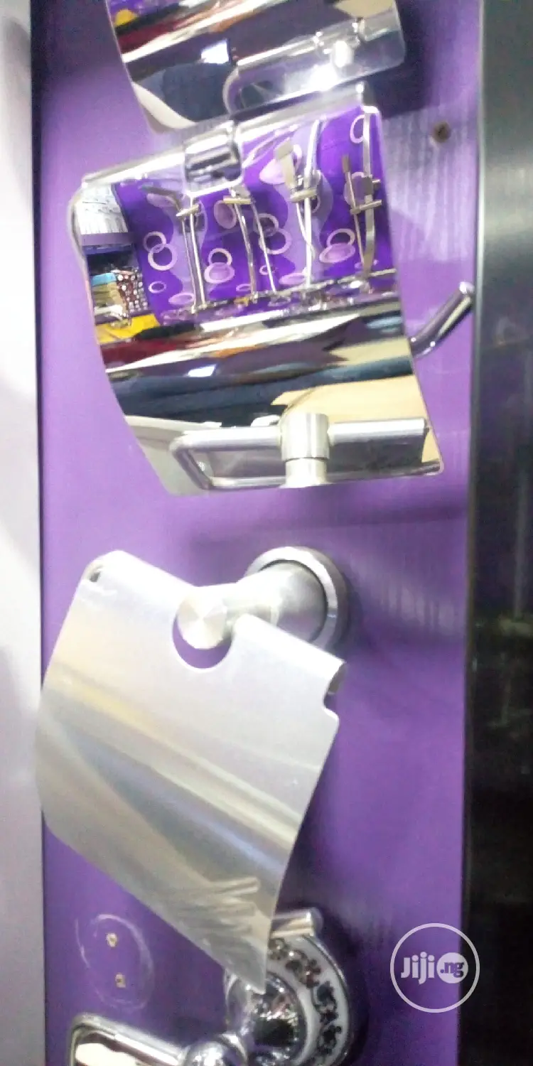 Simple Tissue Holder