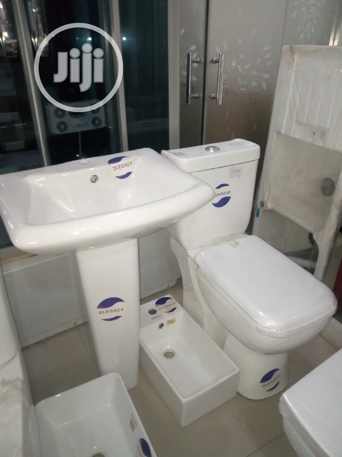 W/C Set With Basin