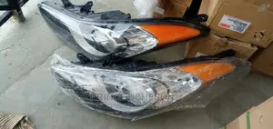 Hyundai Elentra 2012 Headlight Set