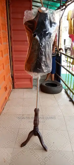 Pinnable Female Dressform With Tripod Stand