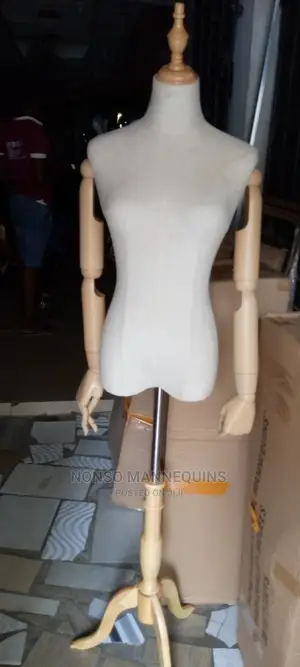 Pinnable Female Dressform With Hands
