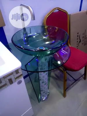Dinning Basin With the Mirror