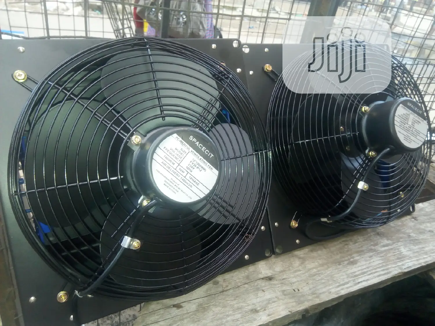 12inchs Spacitic Rovers Kitchen Extractor