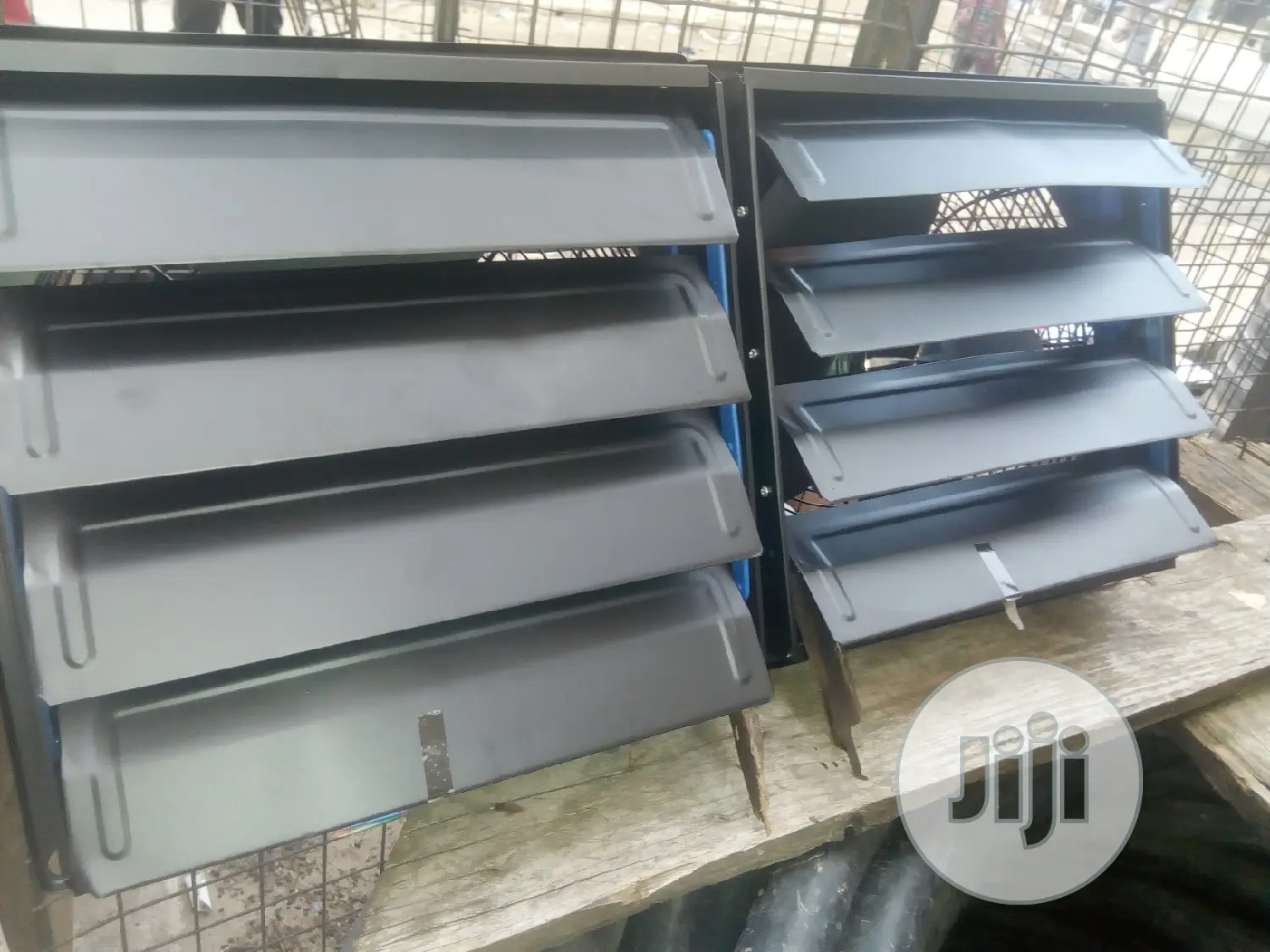 12inchs Spacitic Rovers Kitchen Extractor