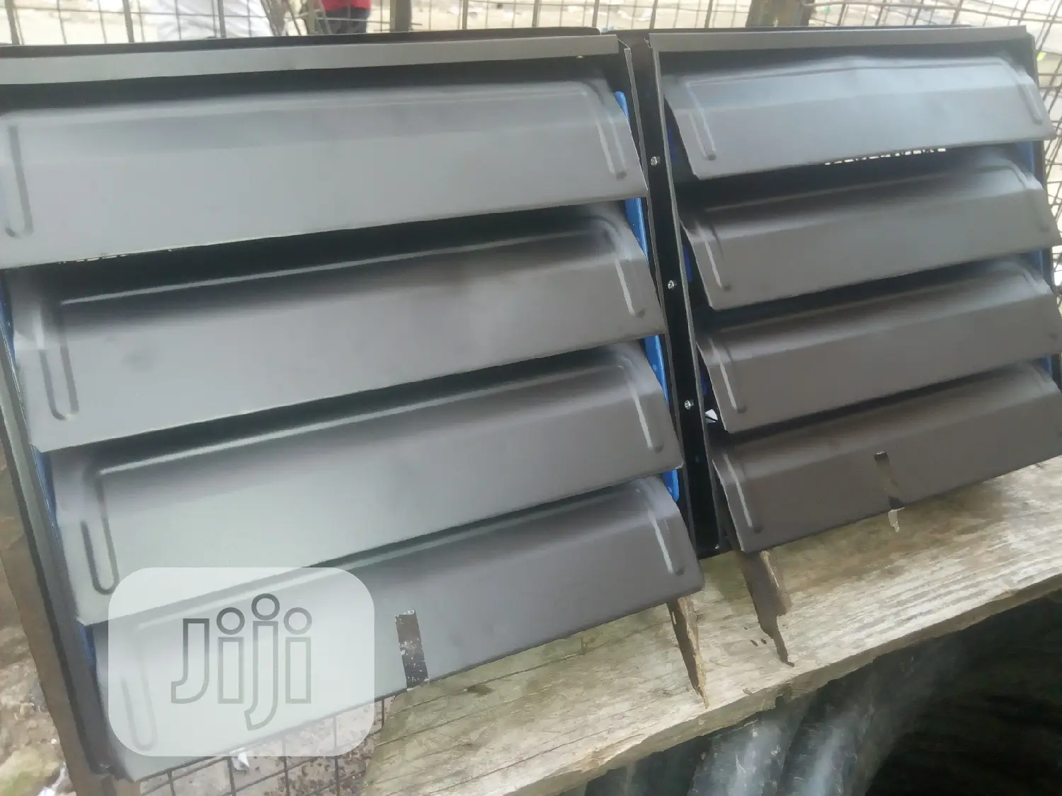 12inchs Spacitic Rovers Kitchen Extractor
