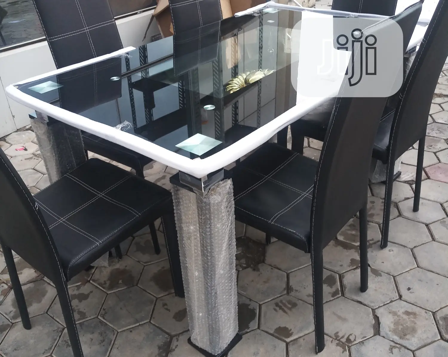 Dining Set.
