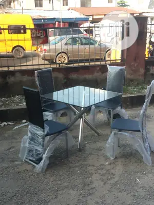 Dinninig Table With 4chairs