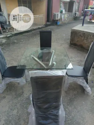 Dinninig Table With 4chairs