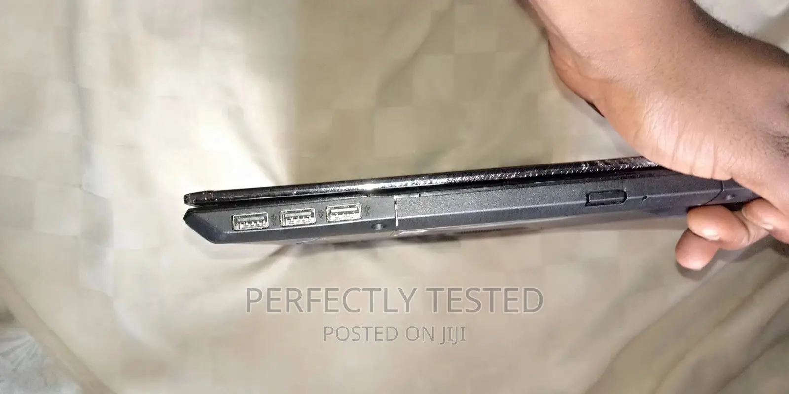 Laptop Fujitsu Lifebook AH56/G 4GB Intel Celeron HDD 500GB