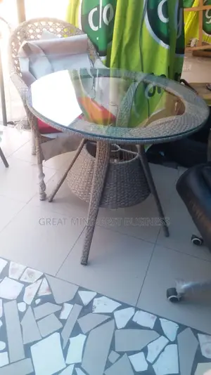 Ken Table and 4 Chairs