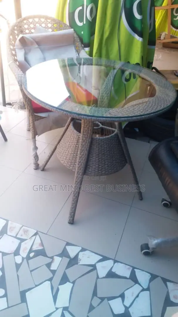 Ken Table and 4 Chairs