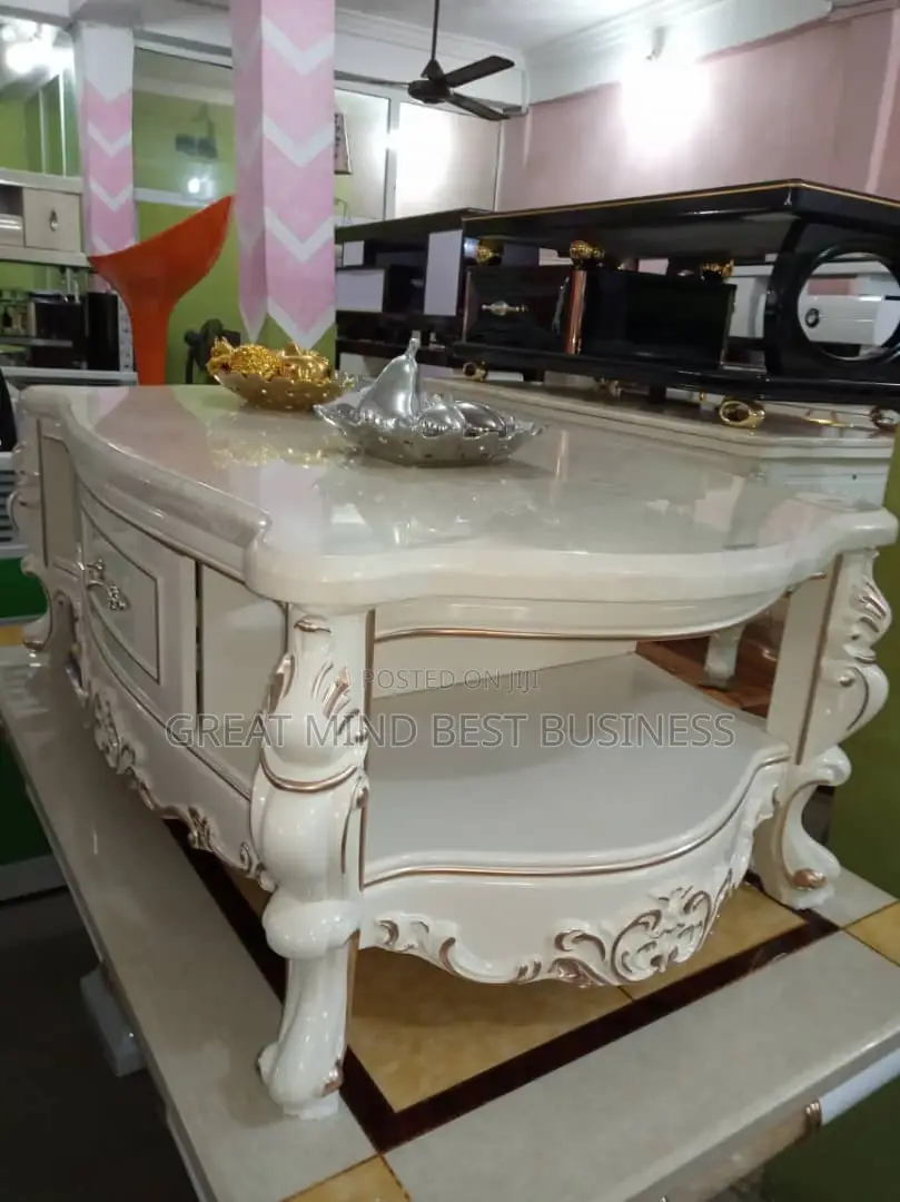 Royal Center Table