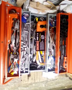 Set of Tools Box With L Spanner, 3⁄4 and 1⁄2 Socekets