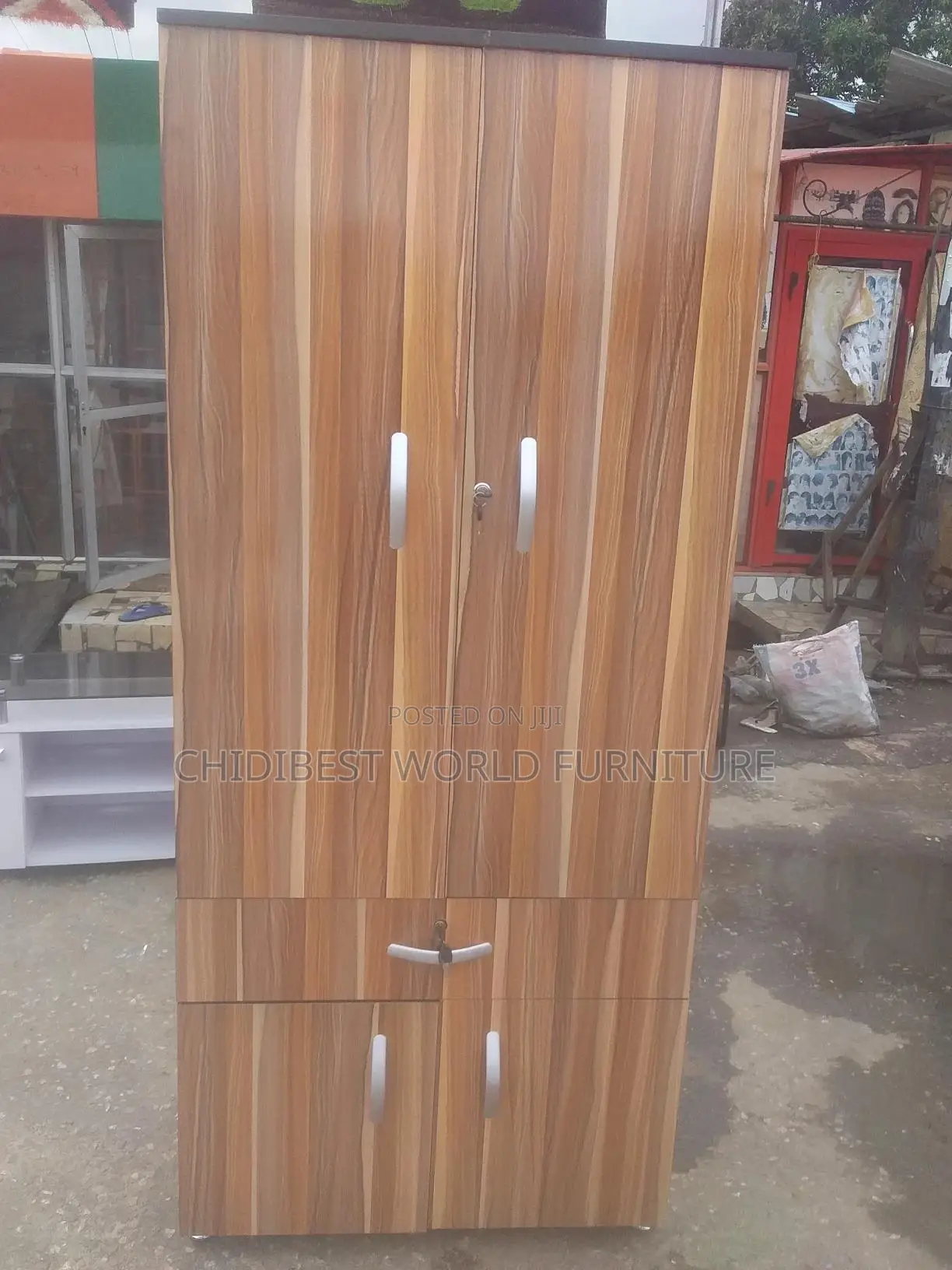 Wardrobe ( 32nchis by 6ft )