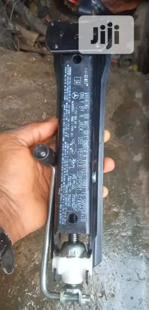 Mercedes Benz C300 E350 Car Jack