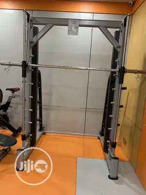 Smith Machine With Barbel Rod
