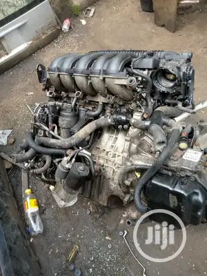 2005 Volvo S40 Engine