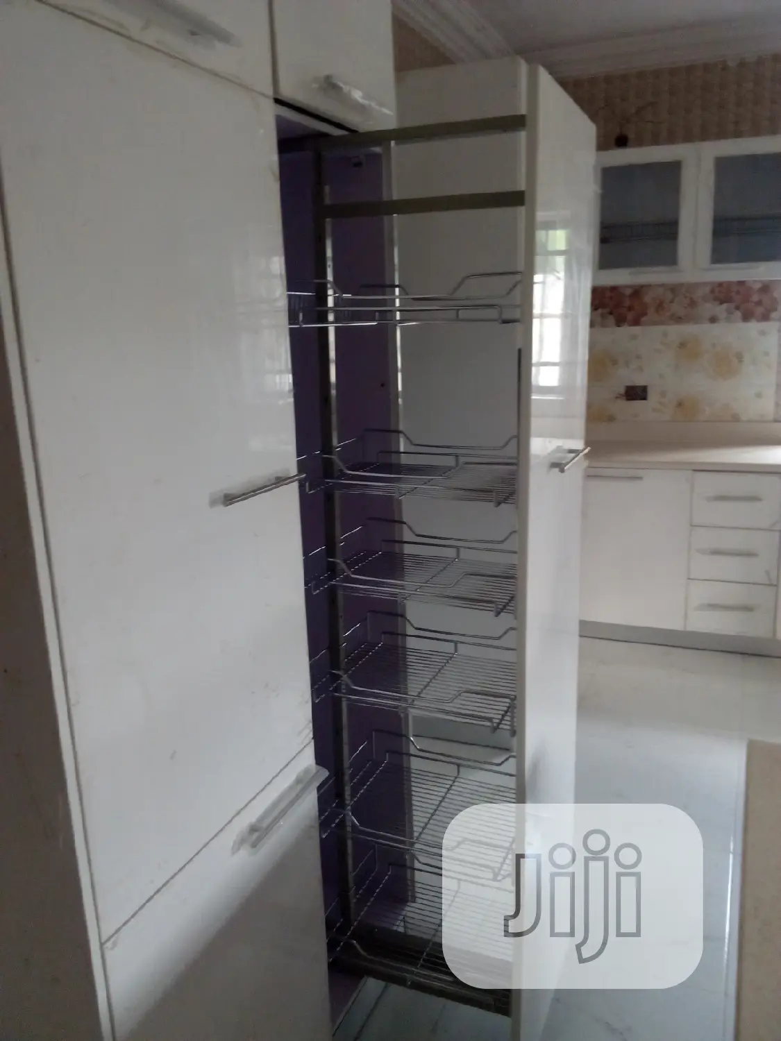 6 Steps Integrated Pullout Ladder / Tall Unit Pantry