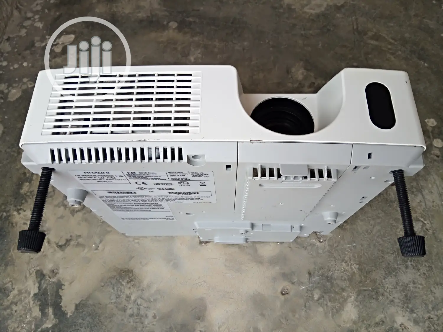 Daylight Hitachi Projectors With Large Image