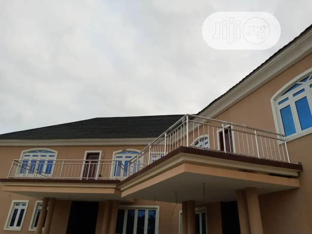 Stainless Handrail On Cantilever