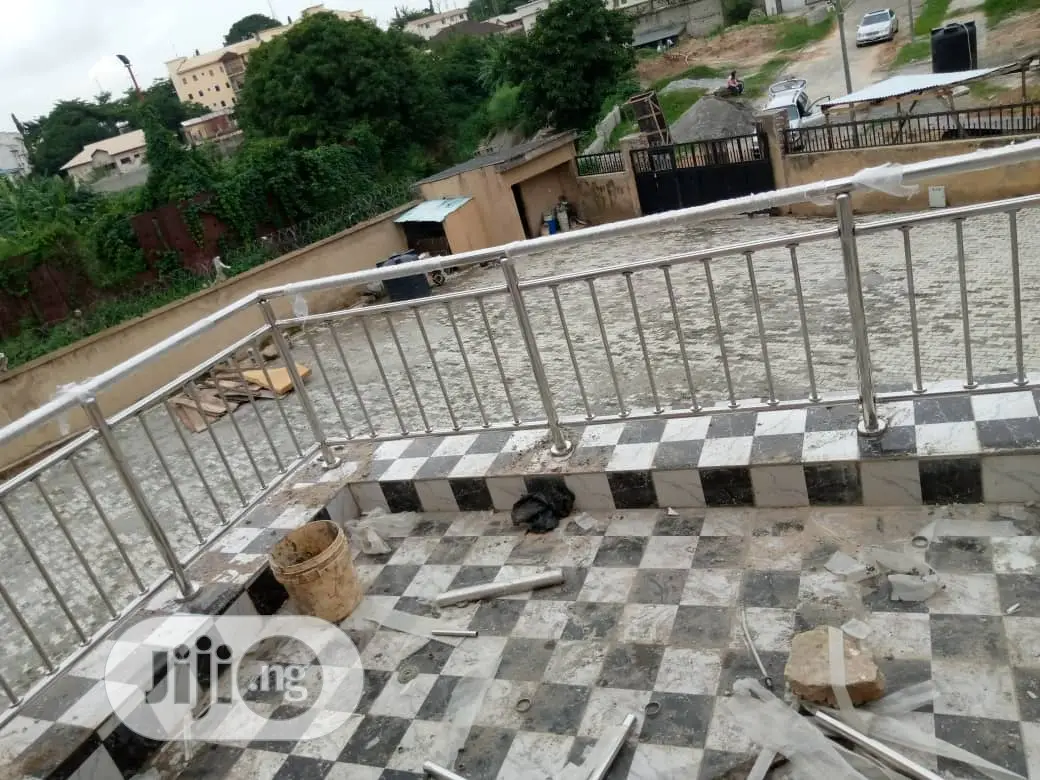 Stainless Handrail On Cantilever