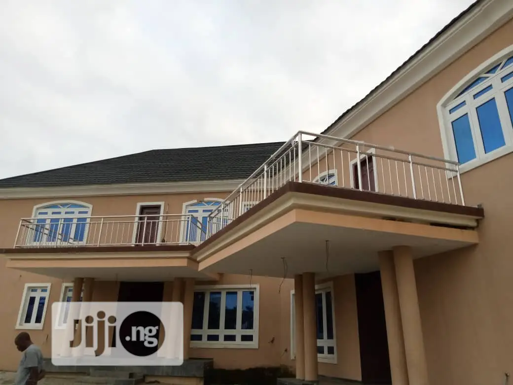 Stainless Handrail On Cantilever