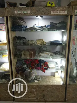 Boutique Showglass For Sale
