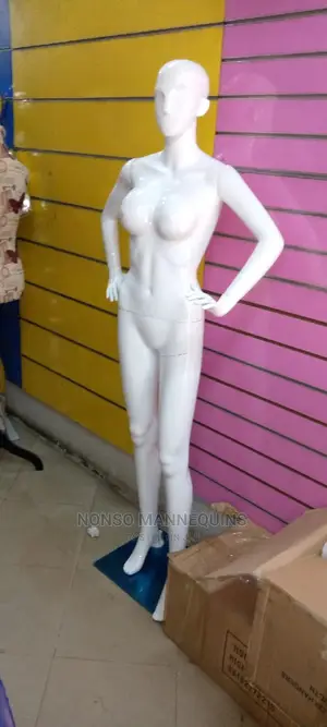 Glossy White R4 Female Mannequins